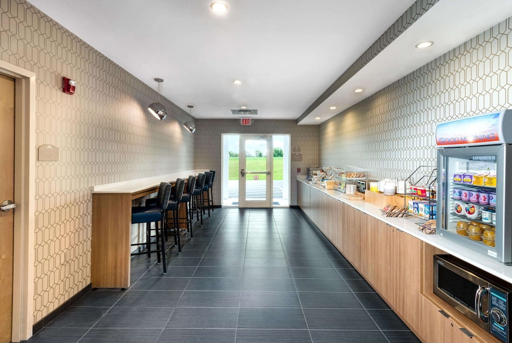 Microtel Inn and Suites by Wyndham Farmington 5/30