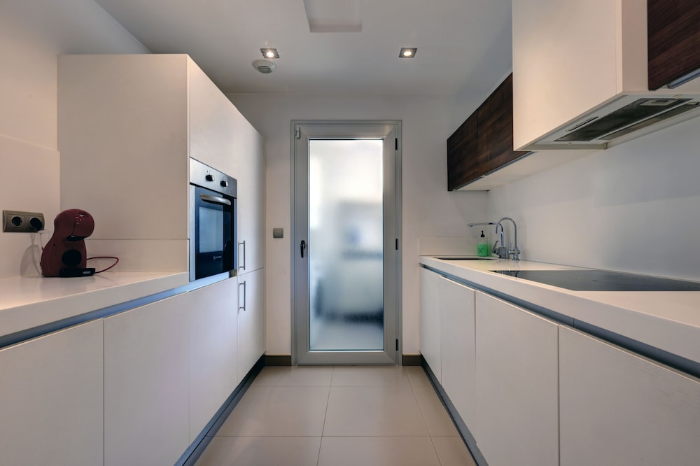 Aqua Apartments Marbella 10/80