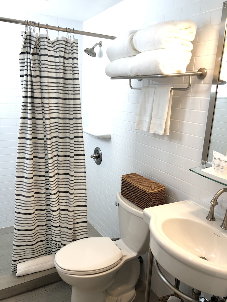 Tides Inn Hotel 37/39