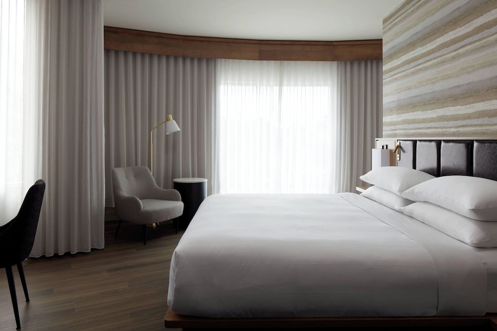Room, King Bed