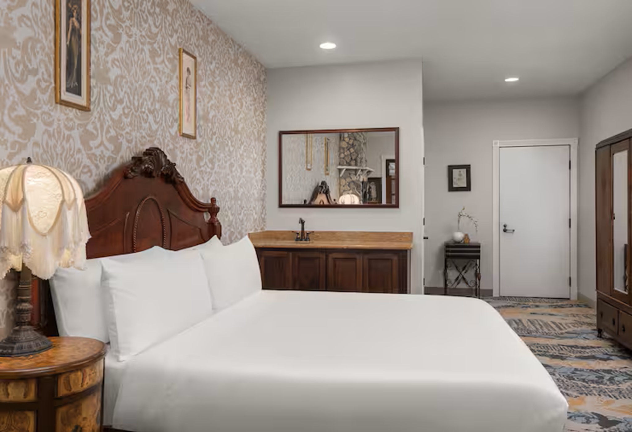 Honeymoon, Suite, King Bed, City or Jetted Tub