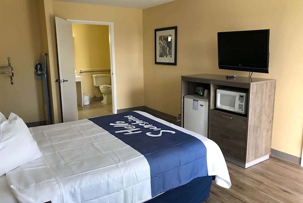 Efficiency, Queen Bed