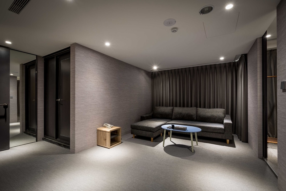 D.D Hotel 28/43