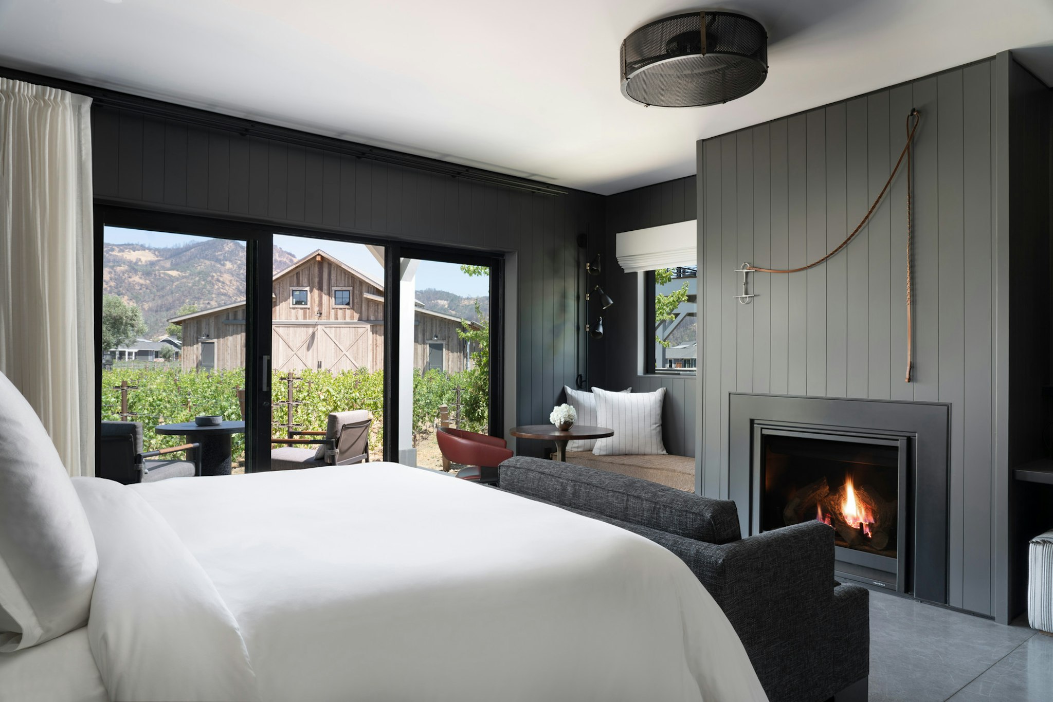 Vineyard, King Bed