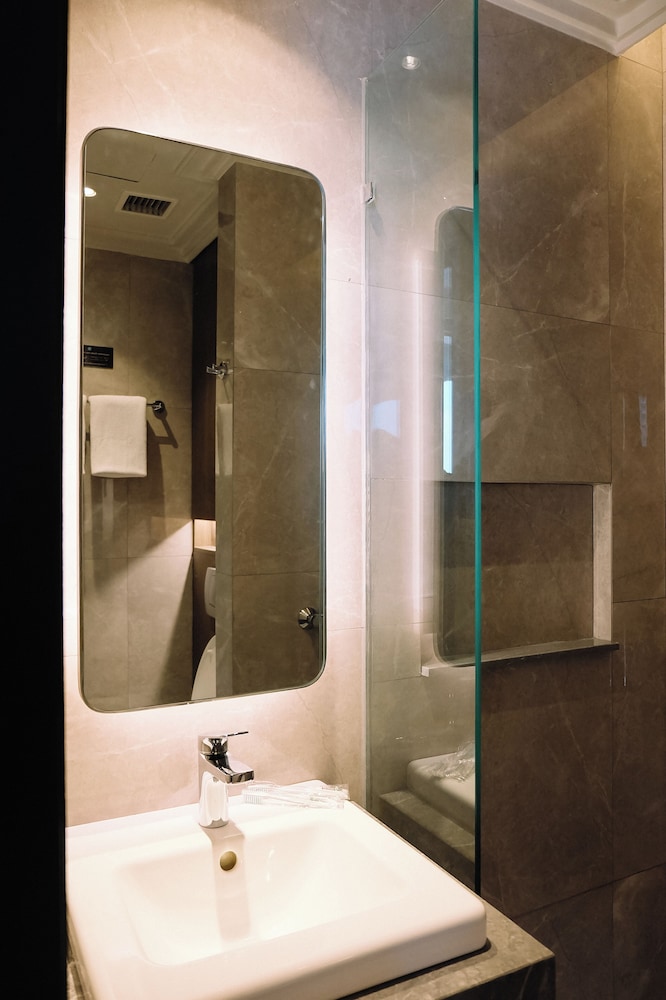 Deka Hotel Surabaya HR Muhammad 48/50