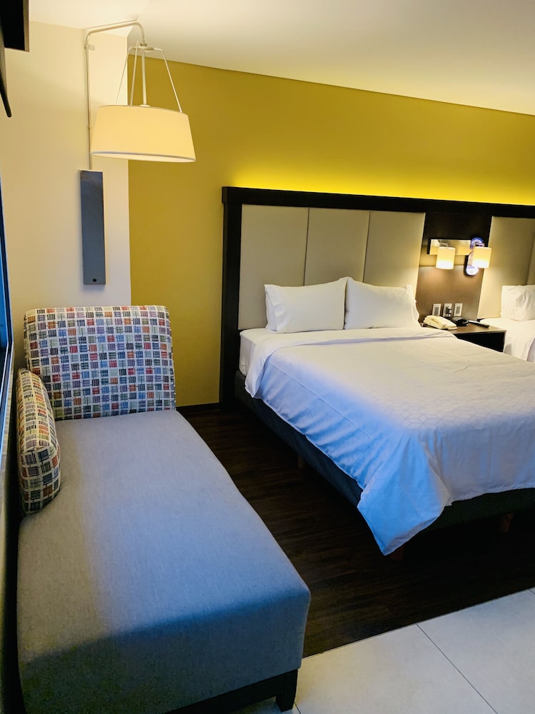 Holiday Inn Express Mexico Basilica 10/52
