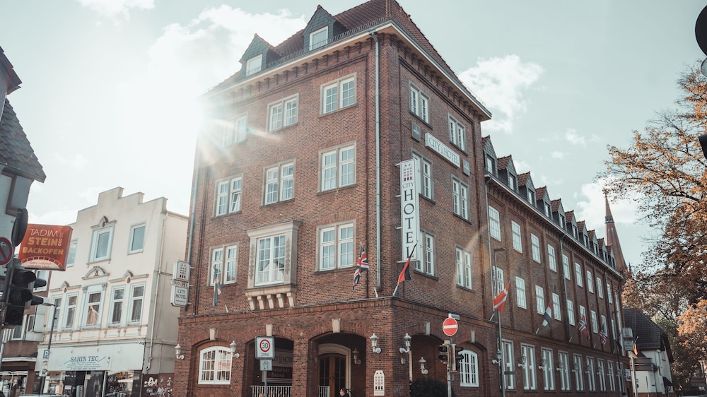 City Hotel 2/36