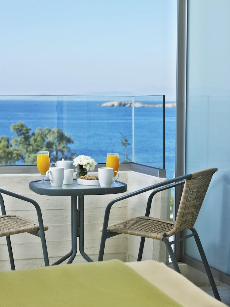 Amarilia Hotel 49/54