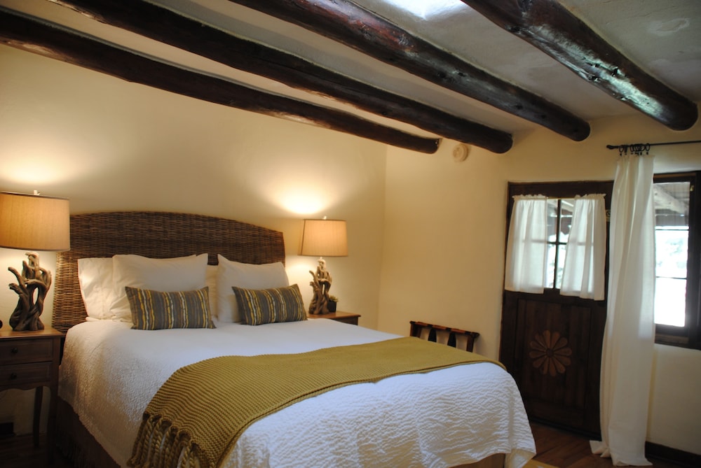 Old Taos Guesthouse Bed and Breakfast 17/69