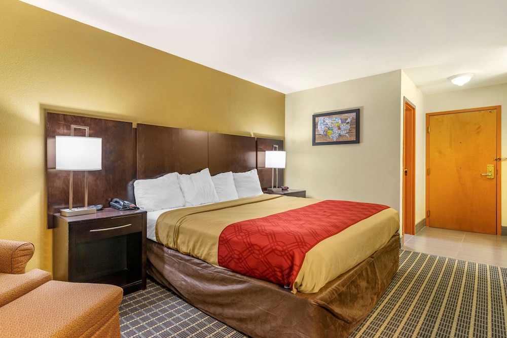 Econo Lodge Brunswick Travel Center 13/30