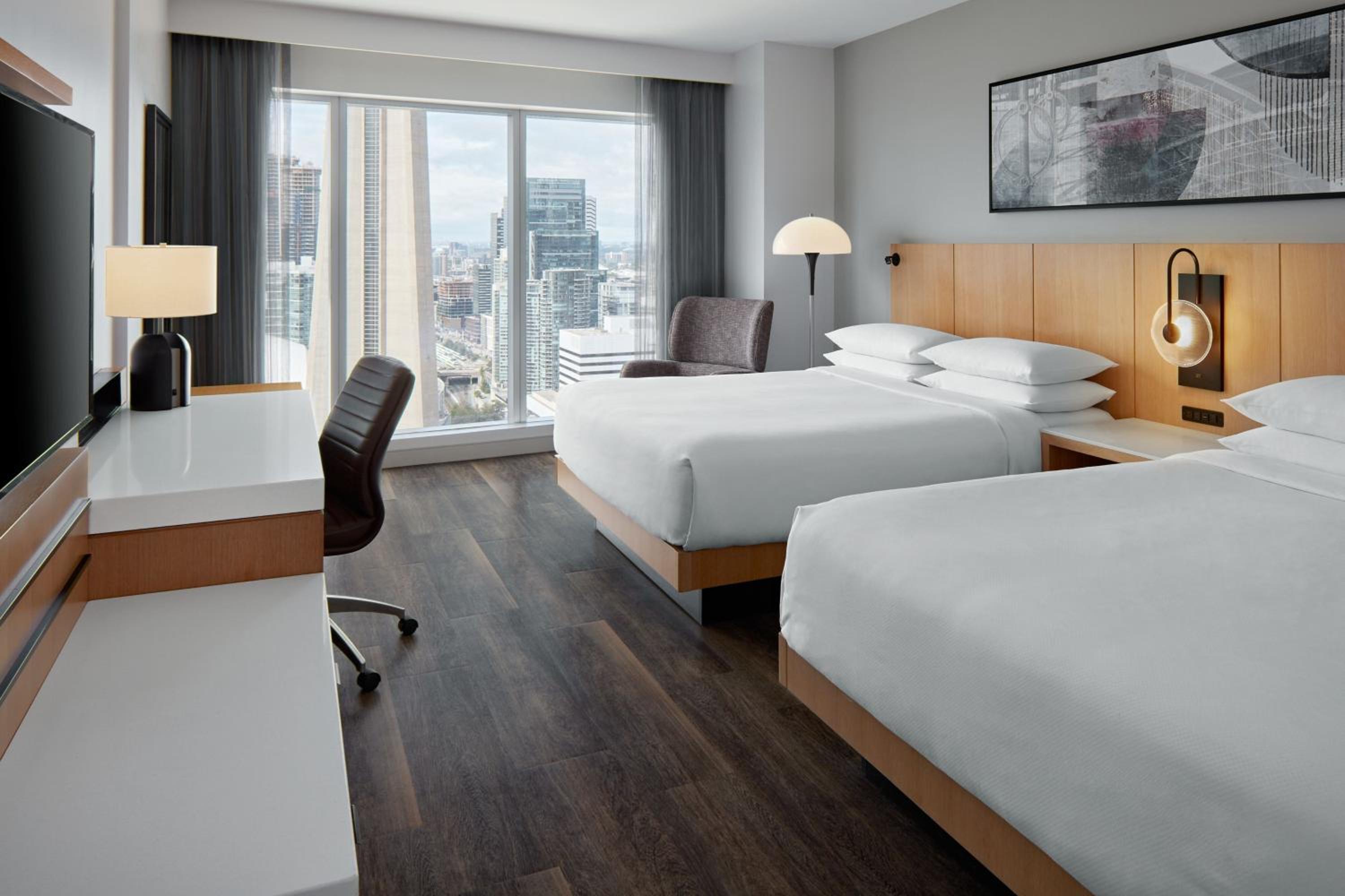Guest Room, King Bed, 2 Queen Beds, Tower View