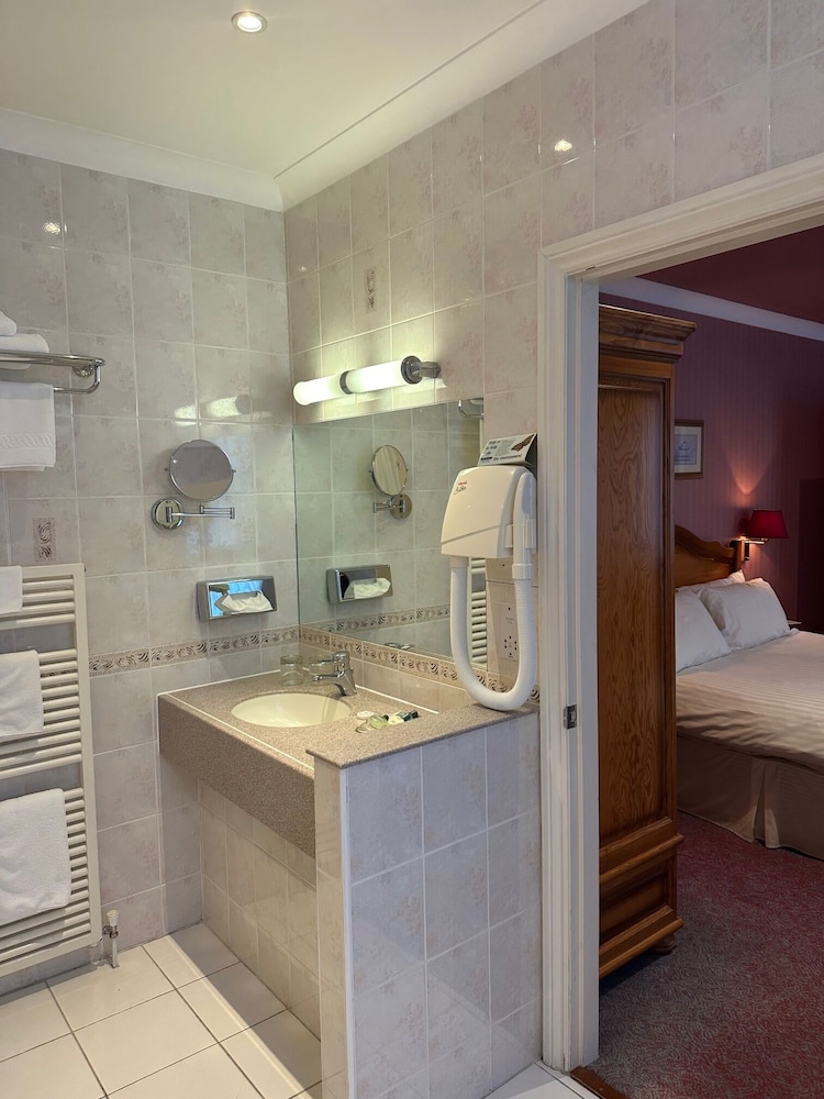 Regency Hotel 36/37