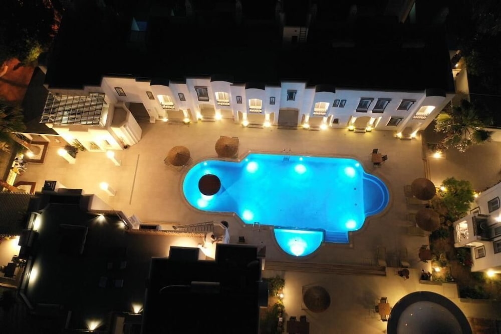 Yalinn Hotel 2/50