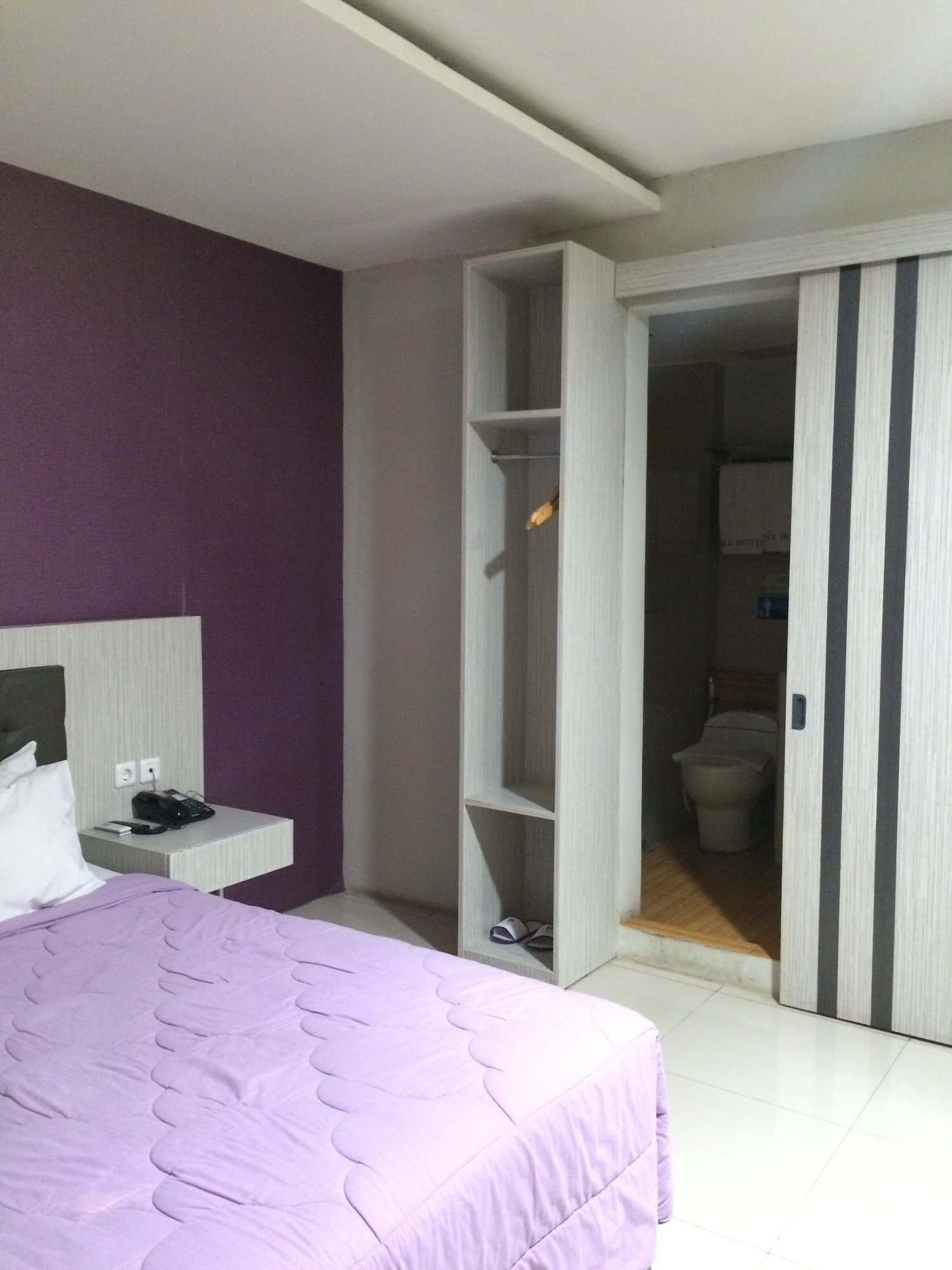 DELUXE, KING BED