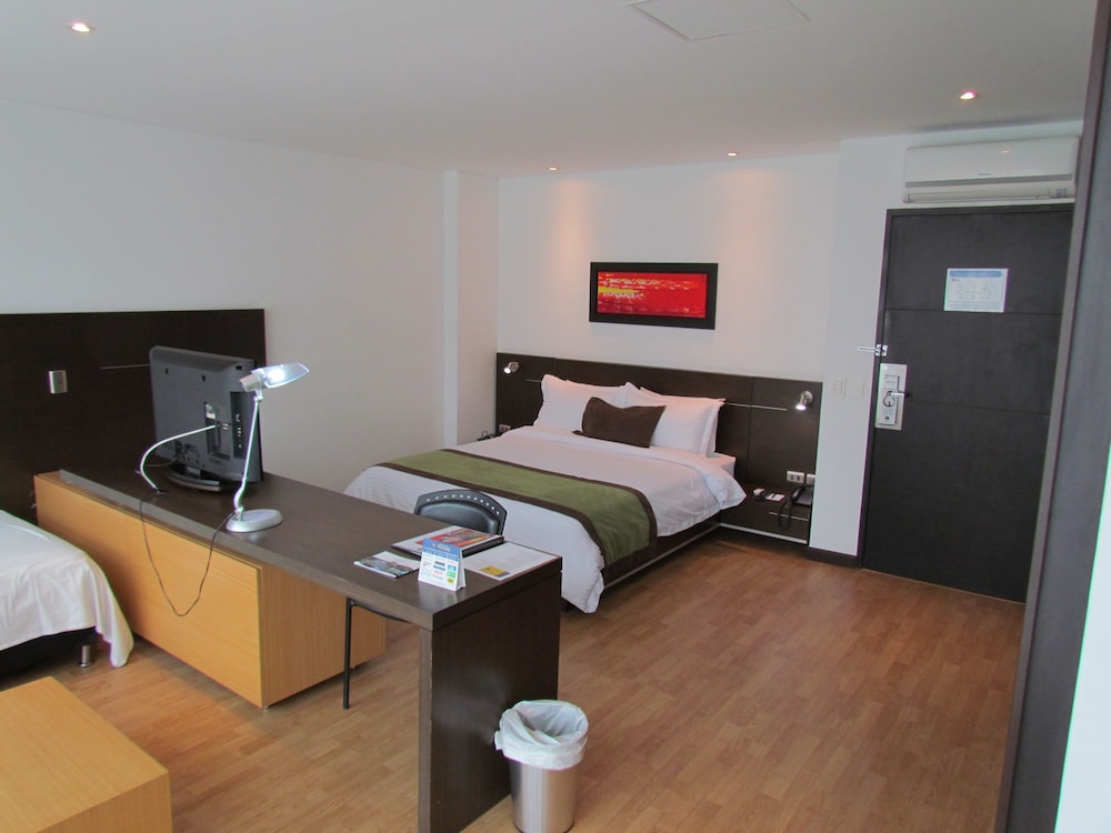 Hotel Sky Medellin 30/55