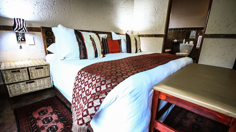 Suite, King Bed 3/7
