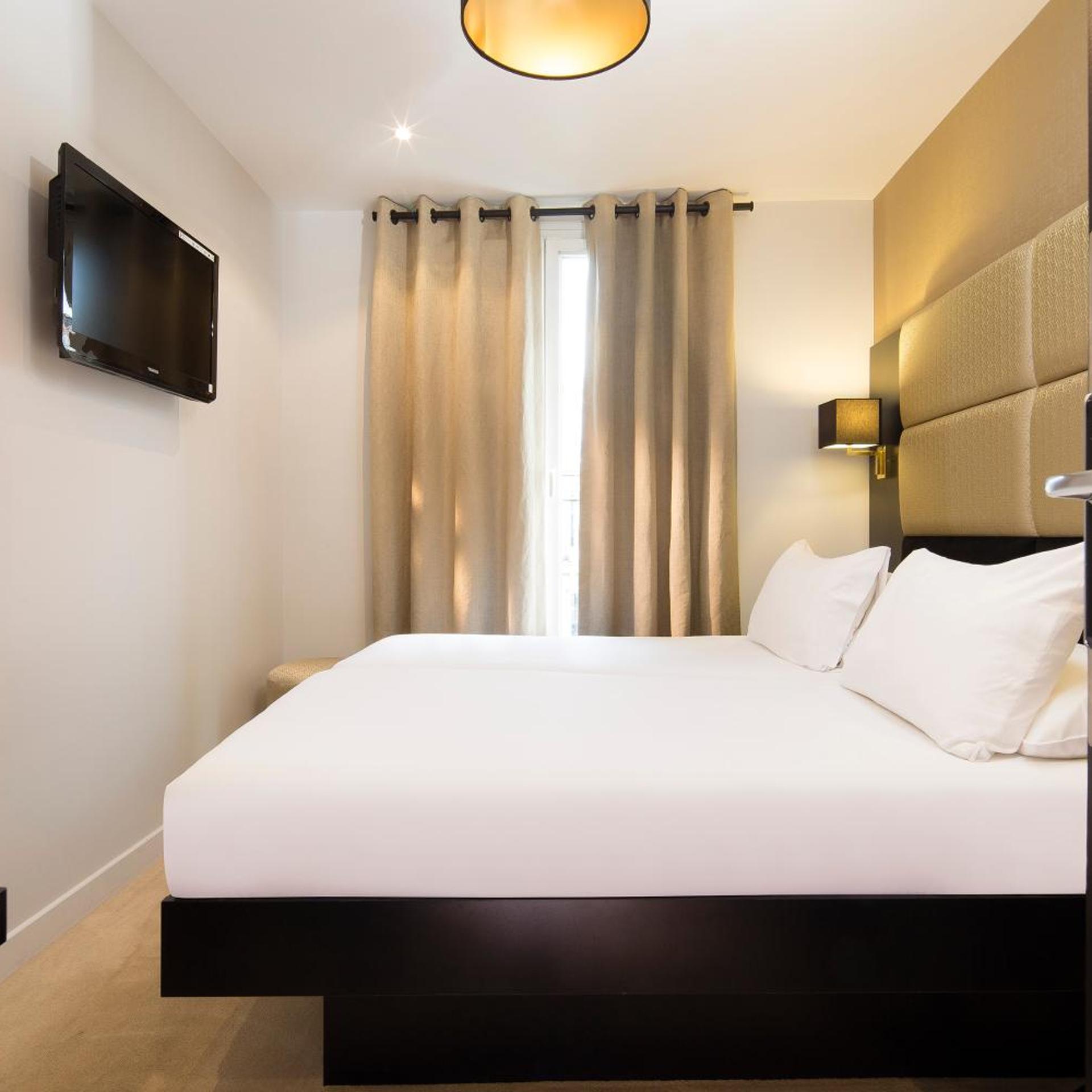 Adjoining, Double Bed