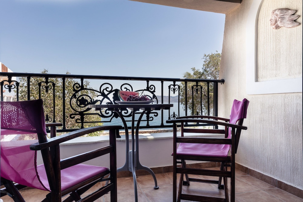 Dionysos Hotel Agistri 35/50