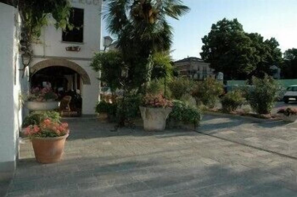 Arnaldo Aquila DAOro Hotel 36/39