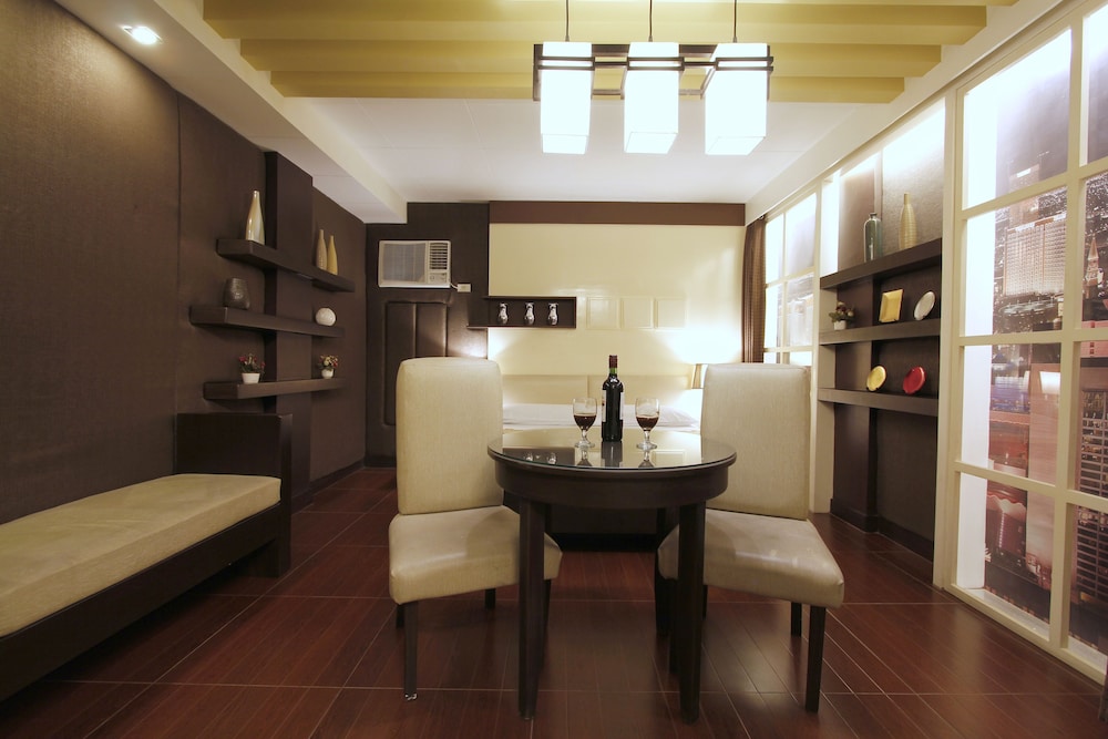 Victoria Court North Edsa 33/35