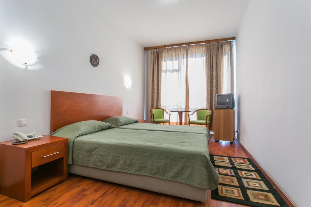 Arethusa Hotel 8/50