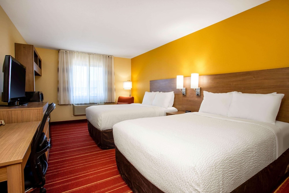 Days Inn by Wyndham Marquette 32/62