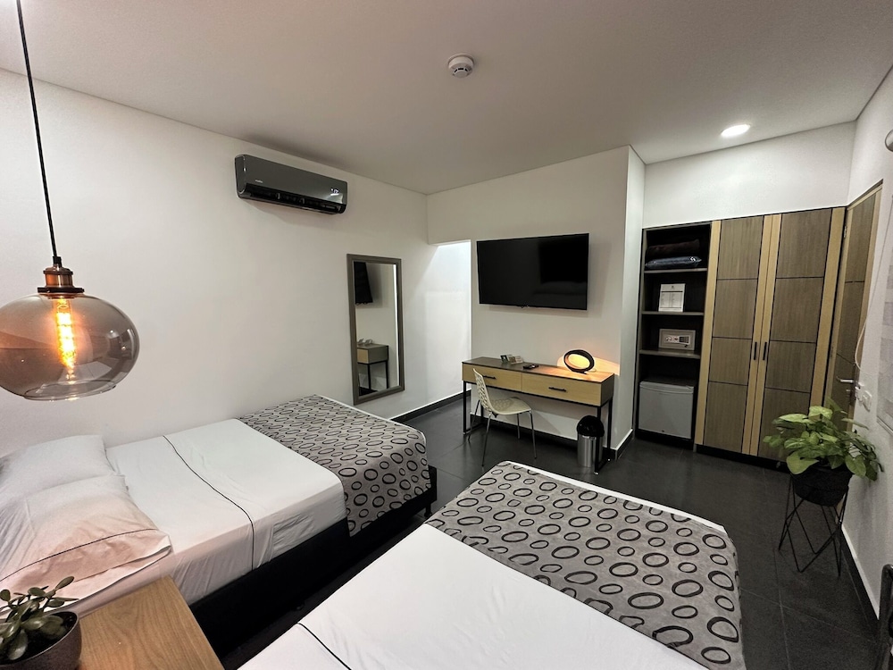 Hotel Merlott Lleras 26/48