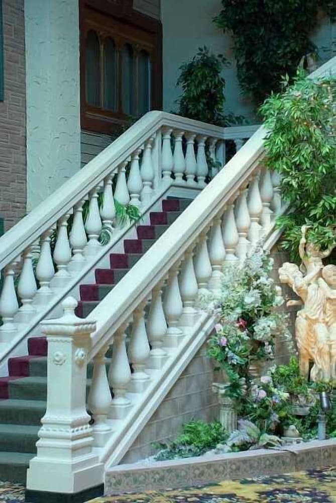 Garden Place Hotel in BUFFALO - NY