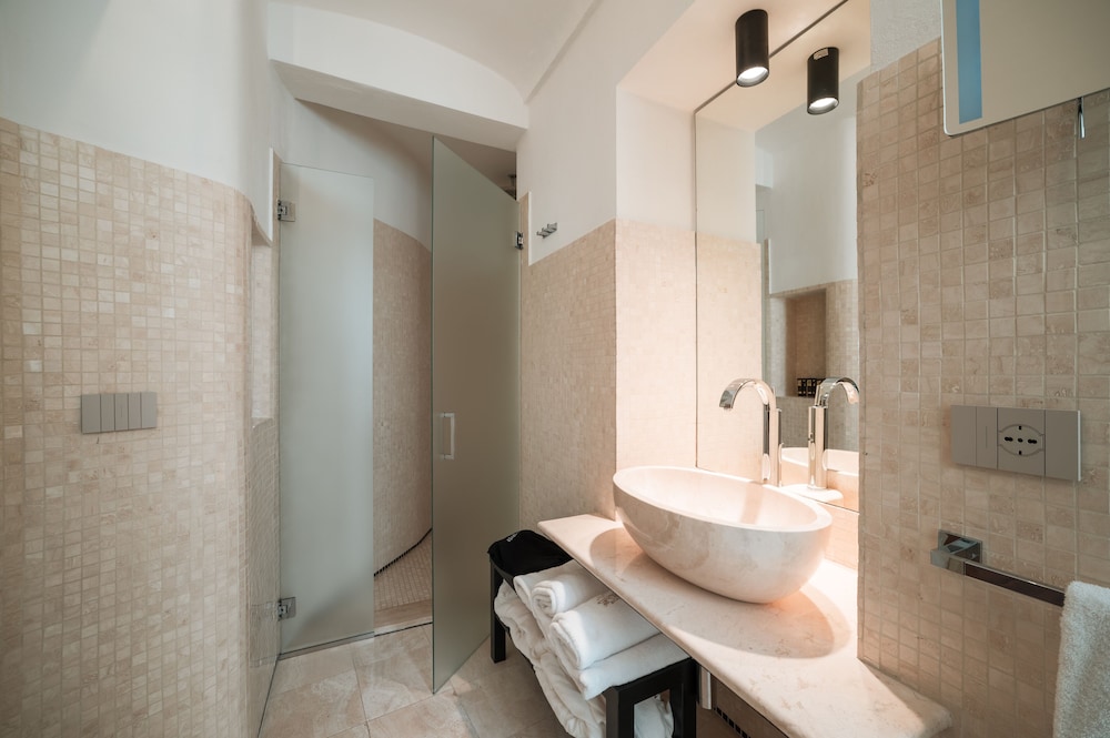 Royal Palace Hotel and Spa 32/33