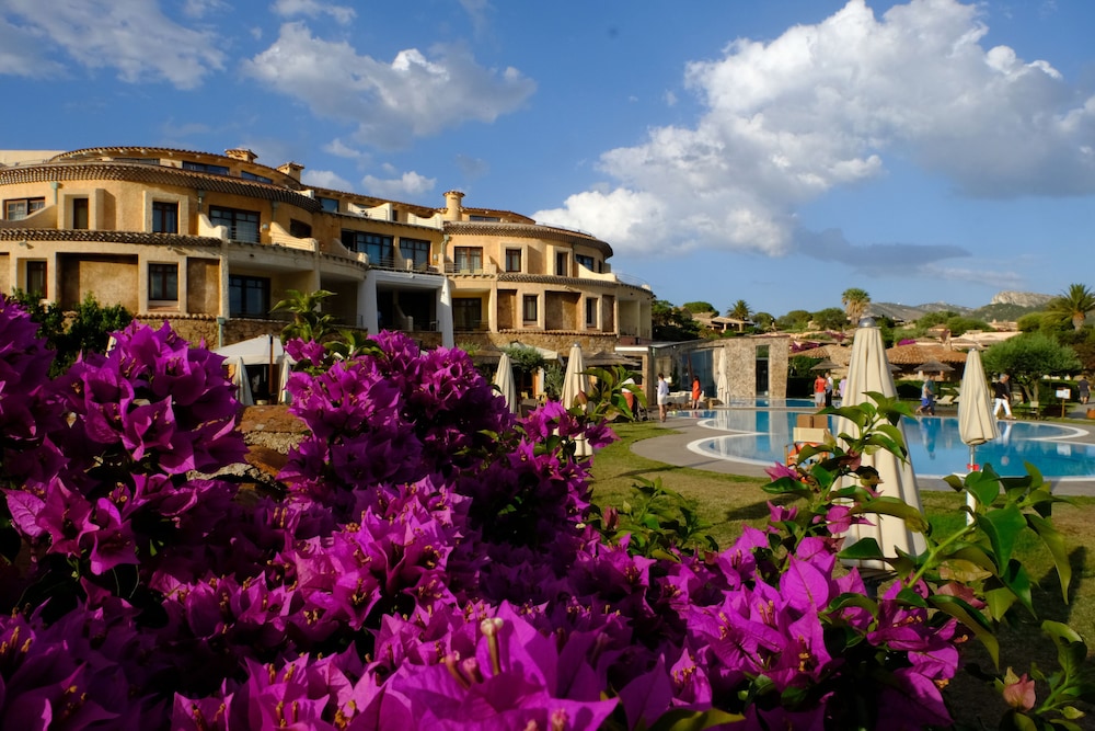 Hotel Resort And Spa Baia Caddinas 3/50