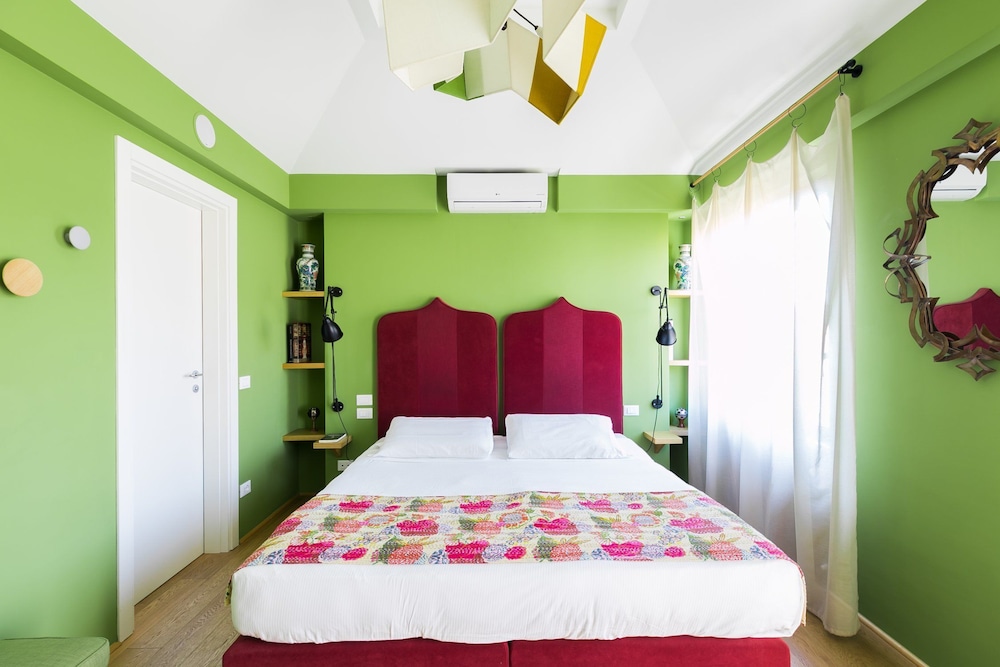SUPERIOR, DOUBLE OR TWIN BED, CITY VIEW, TERRACE