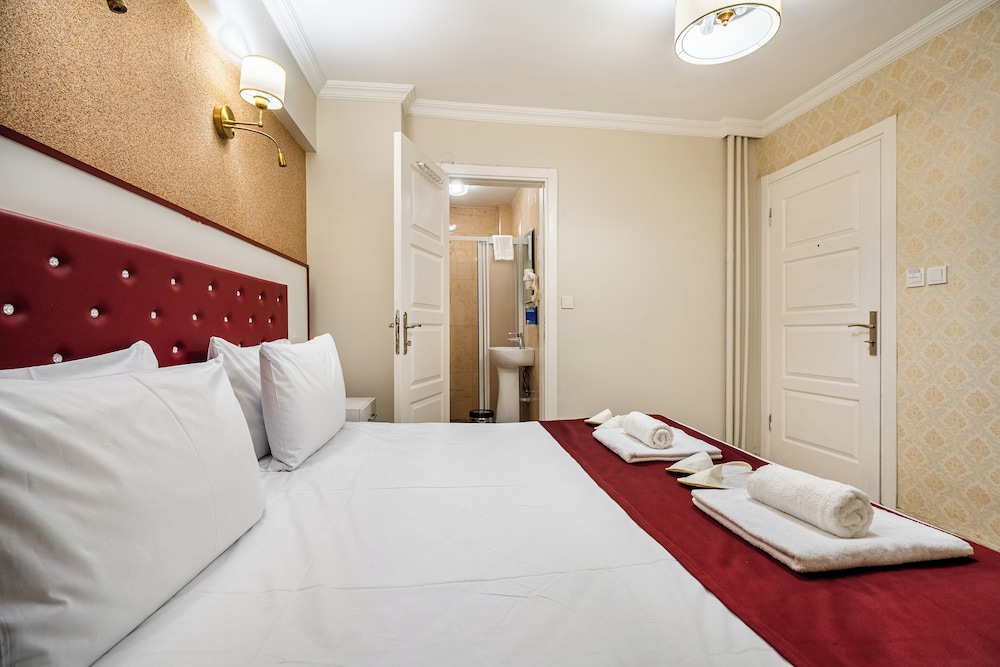 Cihangir Palace Hotel 45/69