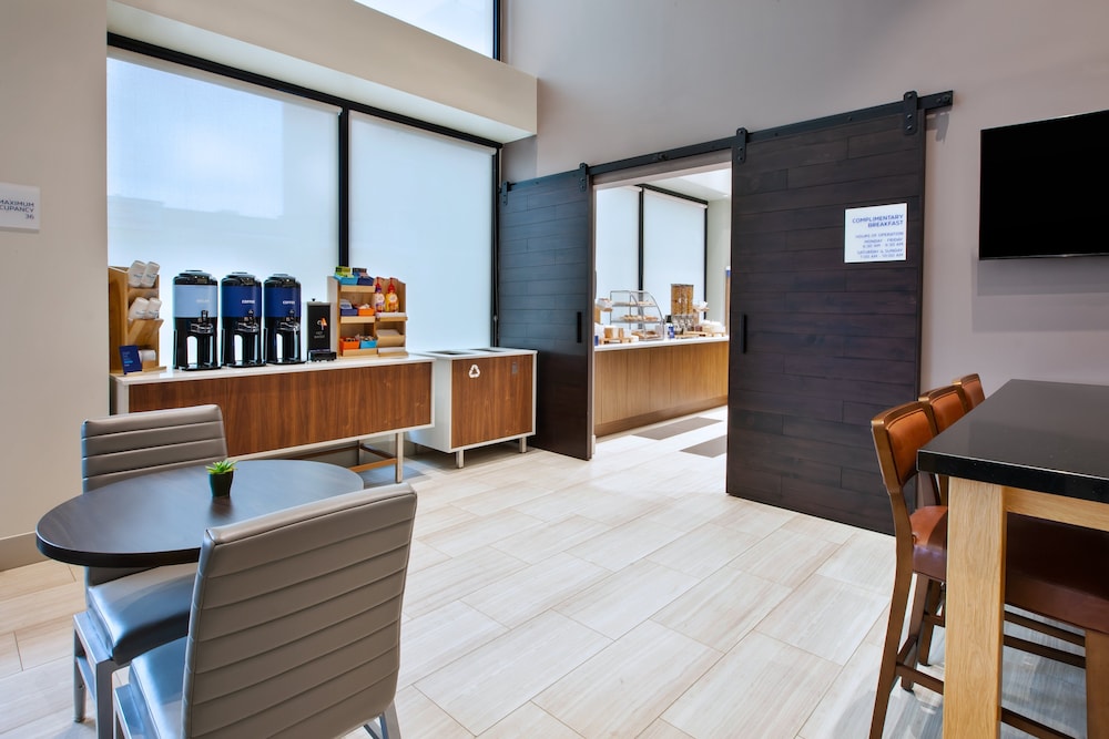 Holiday Inn Express NYC Brooklyn - Sunset Park 11/52