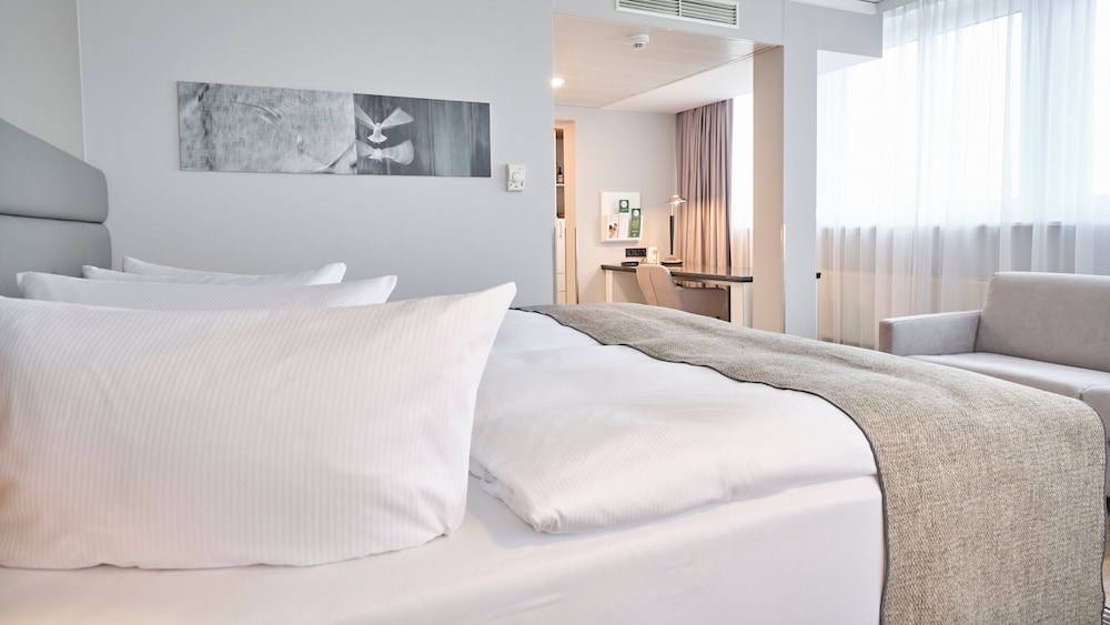 Holiday Inn Berlin Airport Conference Centre Formerly Holiday Inn Berlin International Airport 30/75