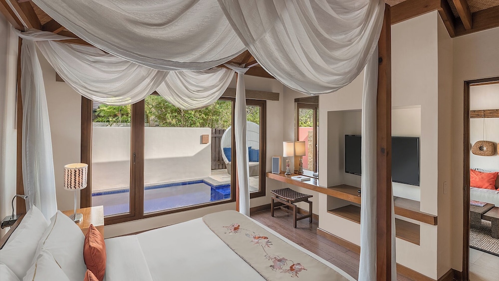 Crimson Resort and Spa Mactan 10/50