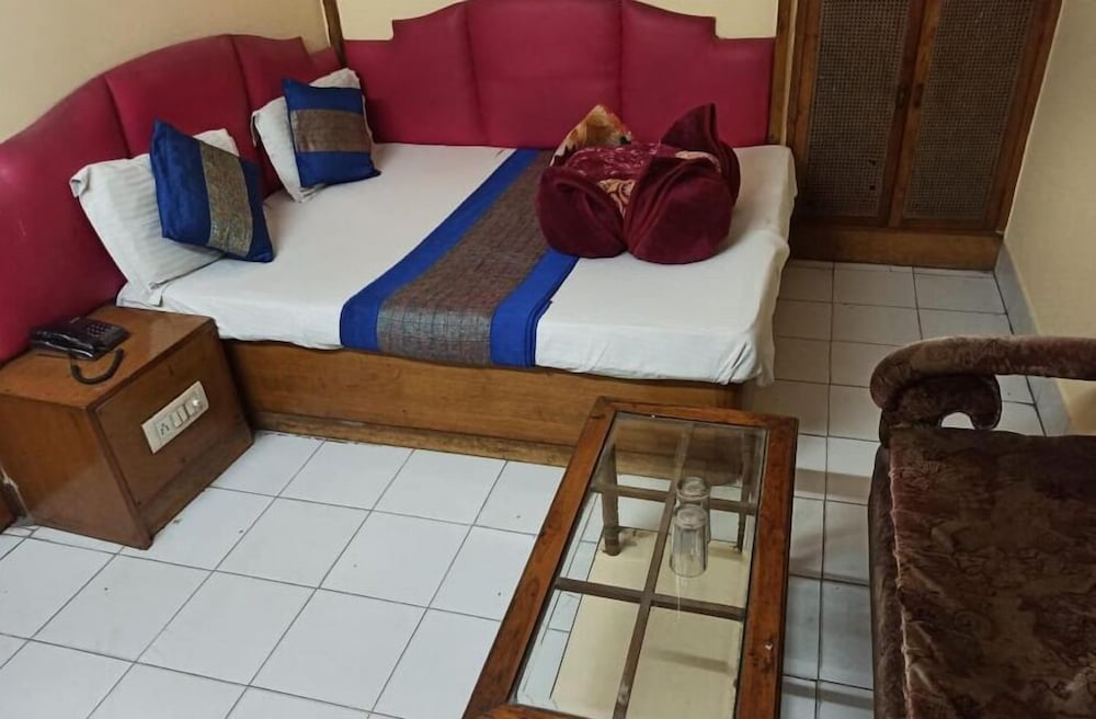 Hotel Delhi Regency 28/63