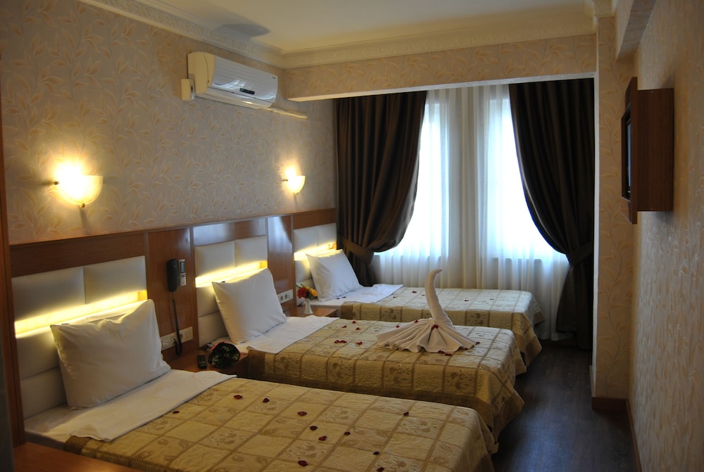 ROOM, TRIPLE