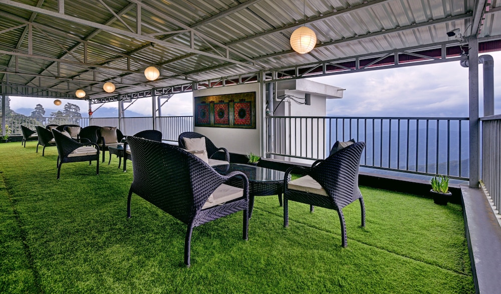 Summit Swiss Heritage Hotel 54/72