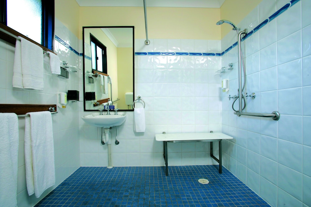 Governors Lodge Resort Hotel 65/69