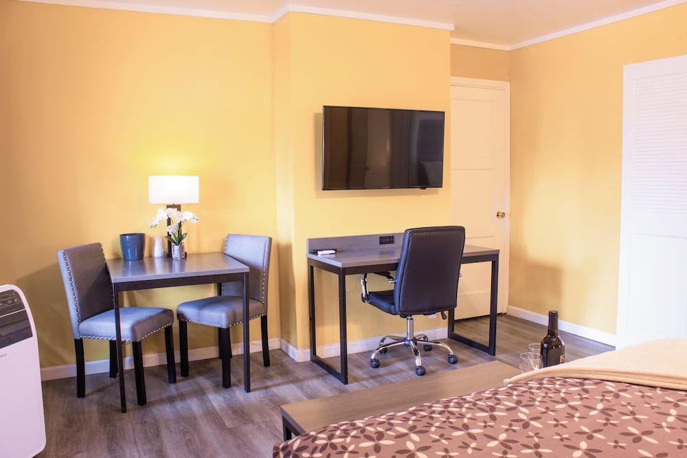 Carmel Wayfarer Inn 35/50