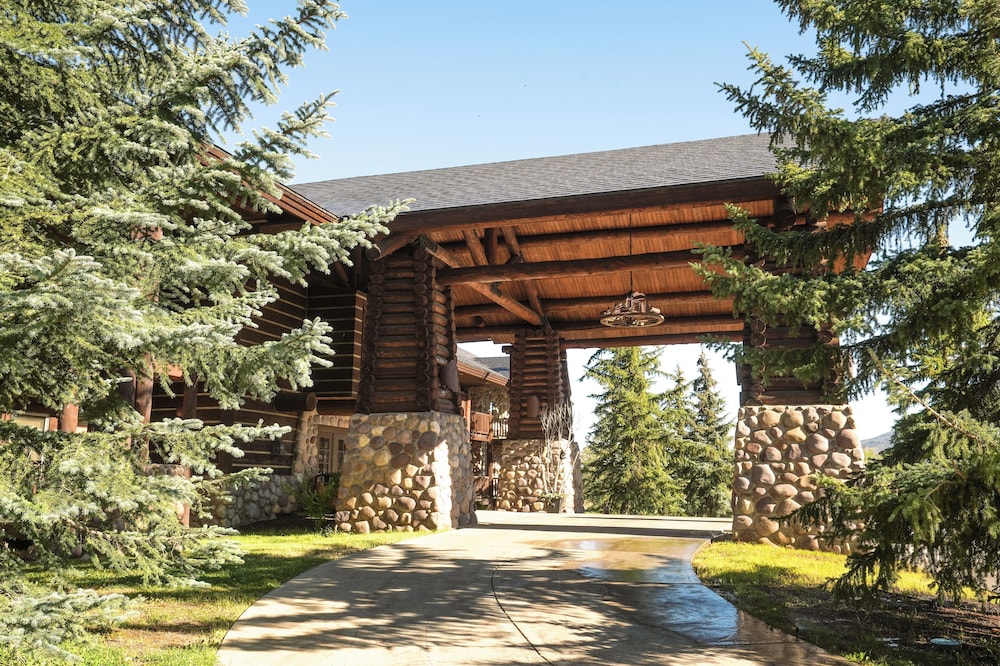 Daniels Summit Lodge 24/50