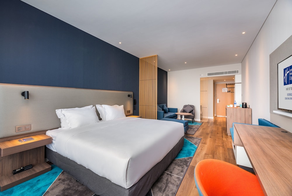 Standard, King Bed, Extra Floor Space