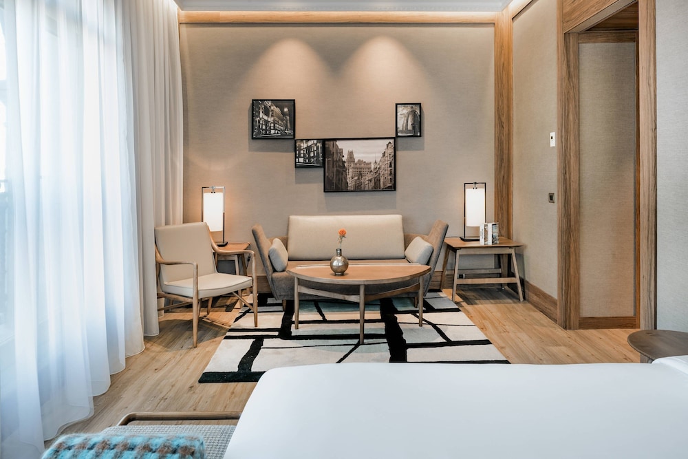 Circulo Gran Via Hotel Autograph Collection Adults Only 47/52