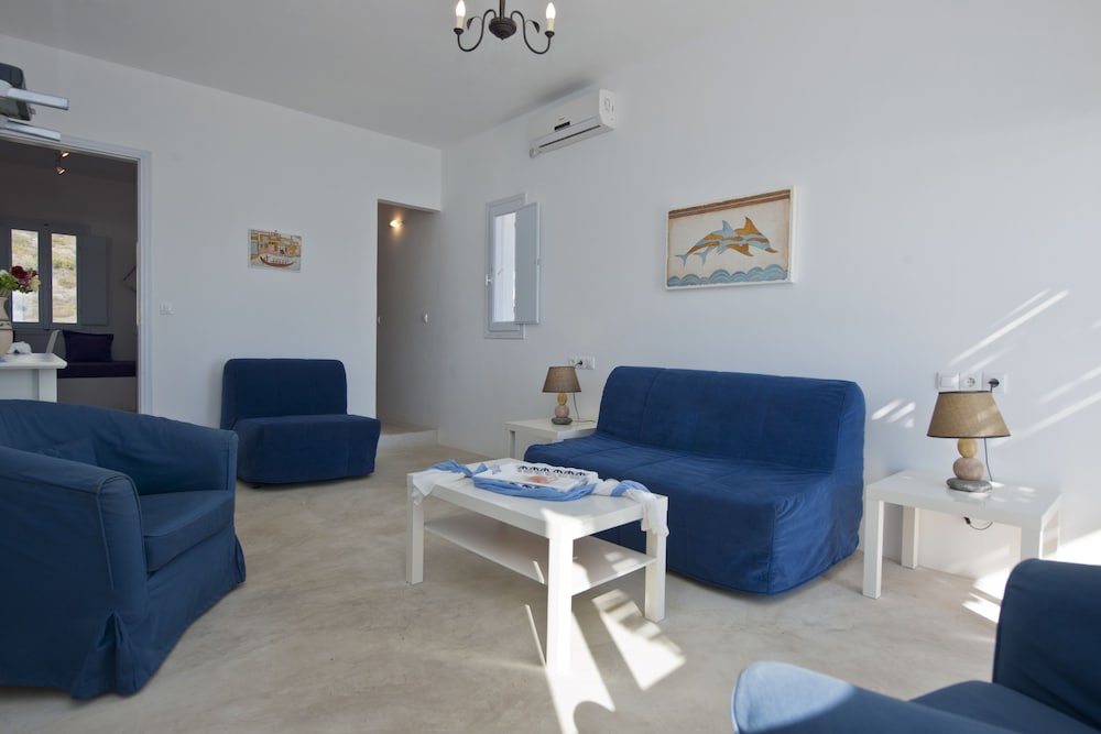 Dolphin Antiparos Villas and Suites 17/50