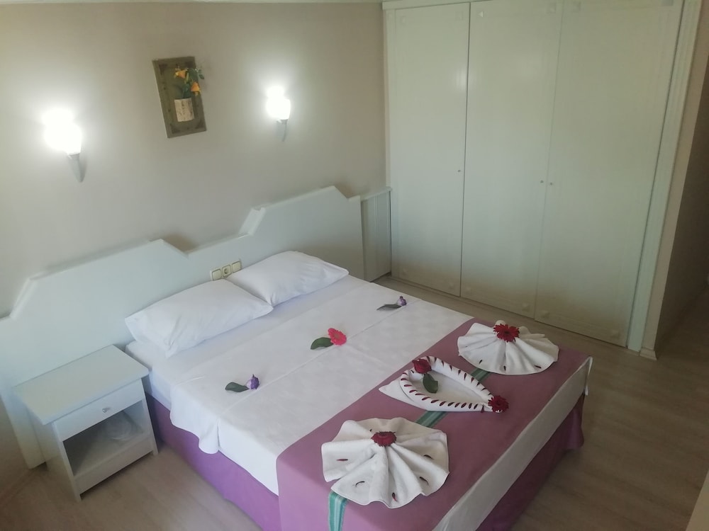 AEGEAN PARK HOTEL 13/40