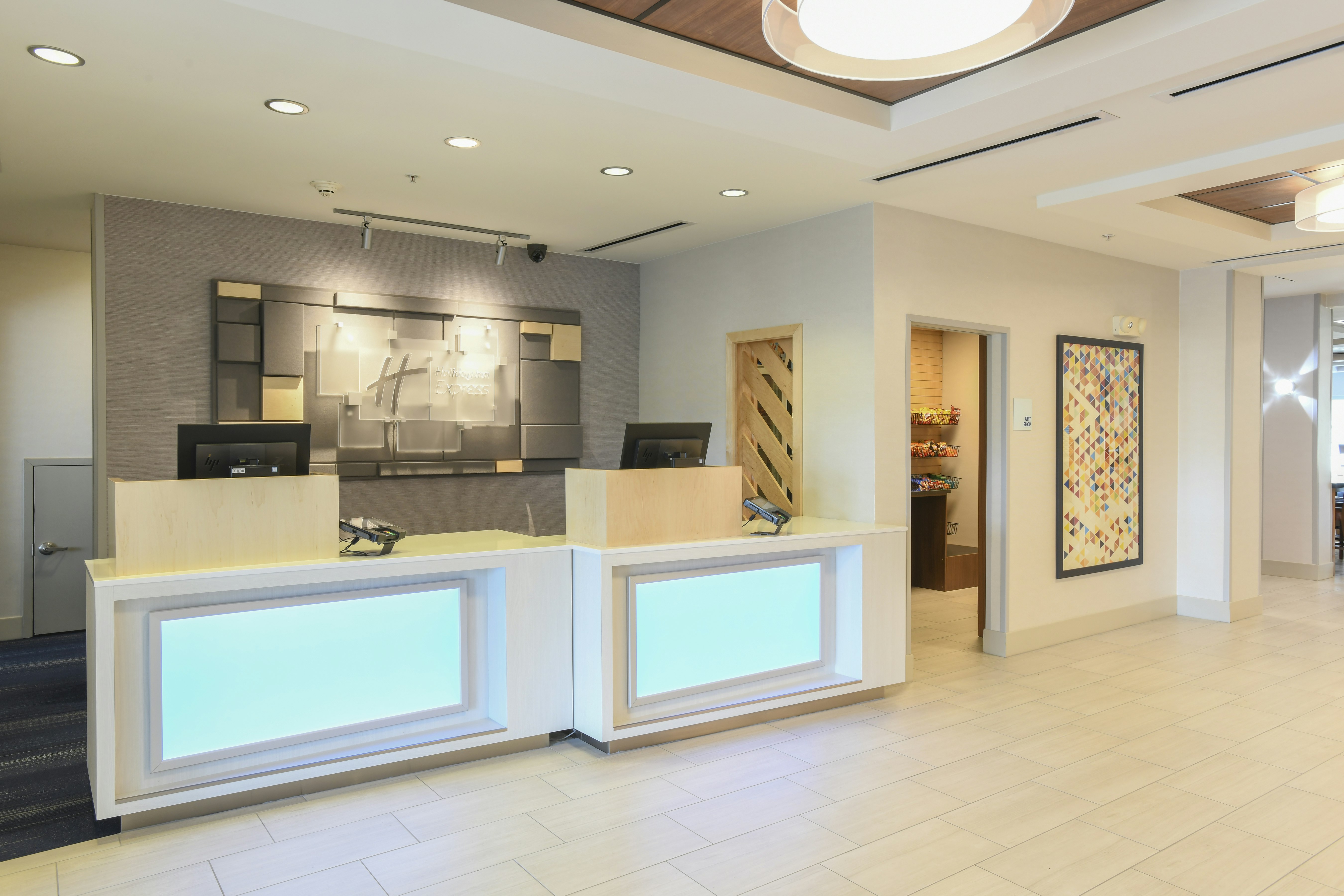 Holiday Inn Express Hotel Suites Richwood Cincinnati South 7/50