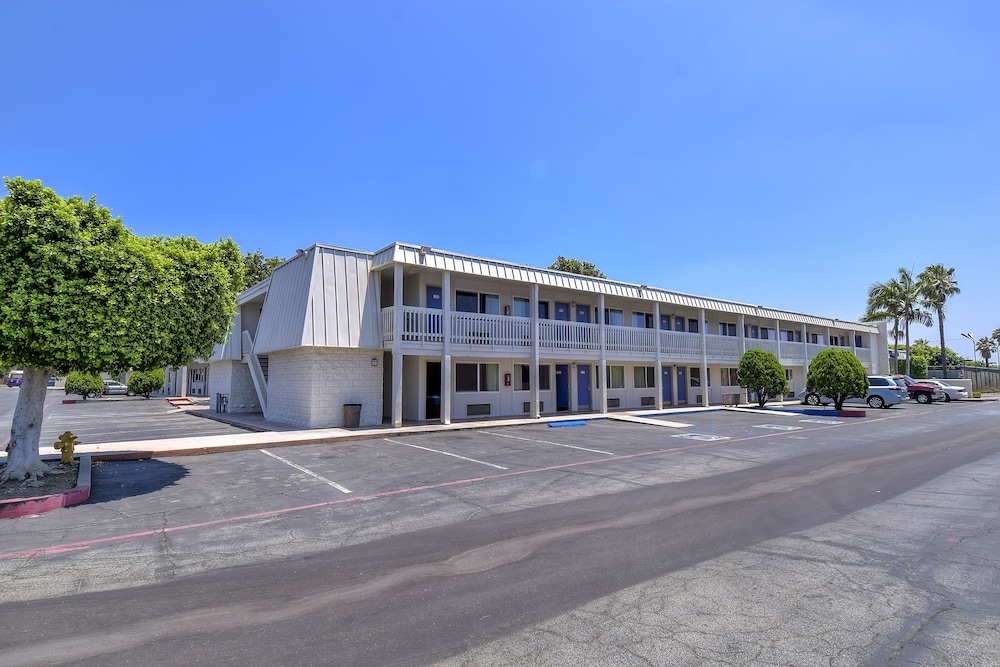 Motel6 Claremont, CA 9/54