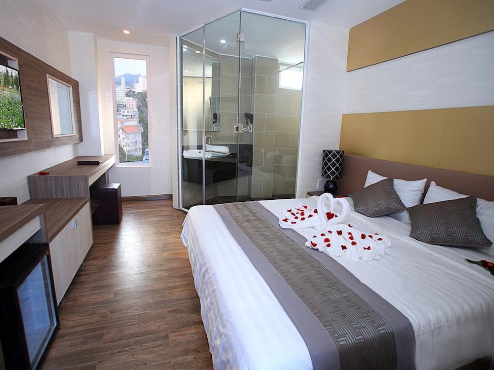 New Sun Hotel 7/50