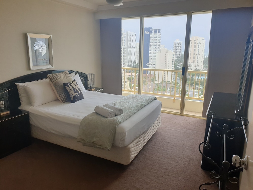 Contessa Condominiums 18/50