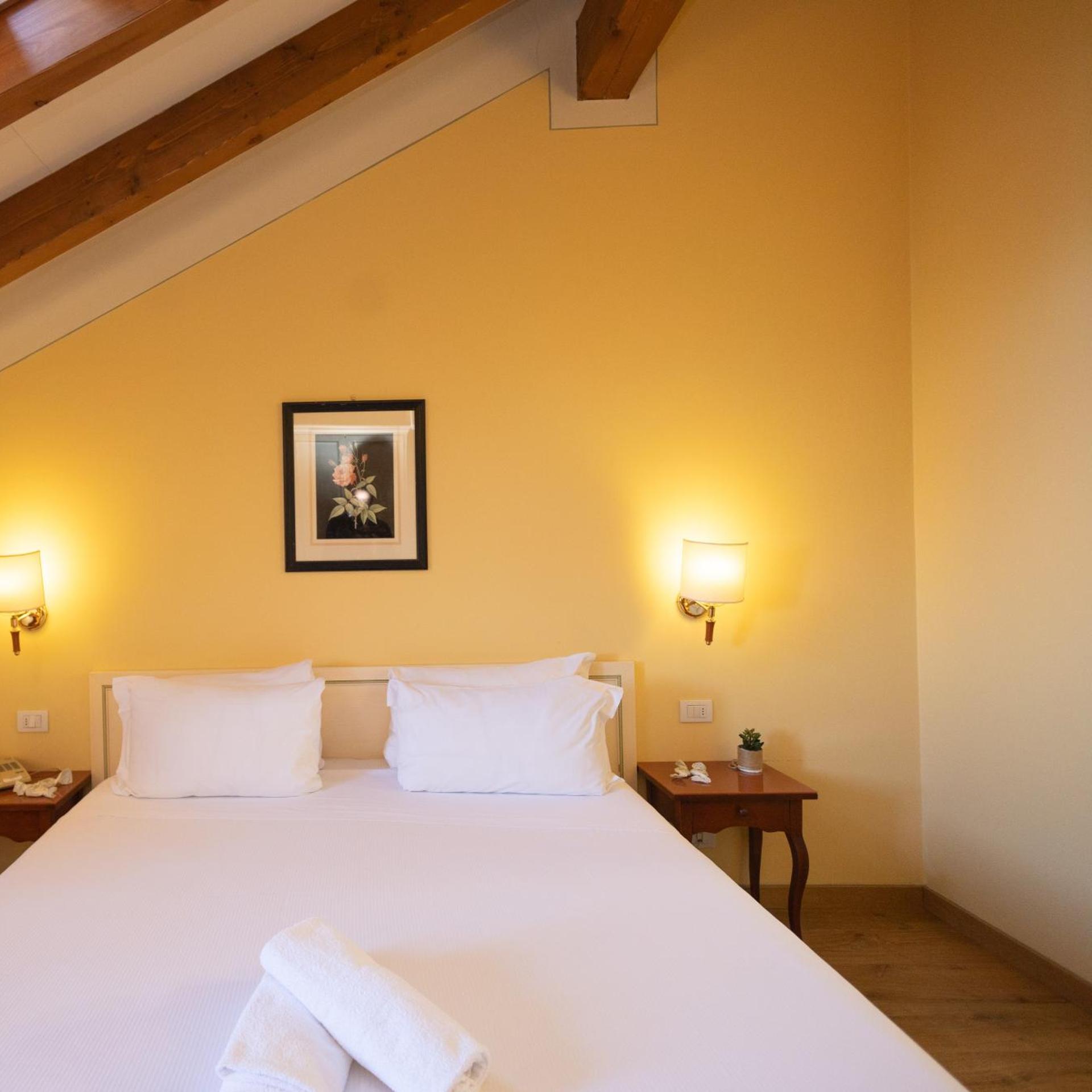 Room, Double or Twin Bed, Lake View, Attic